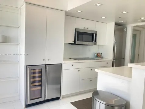2555 Collins Avenue Miami Beach FL 33140