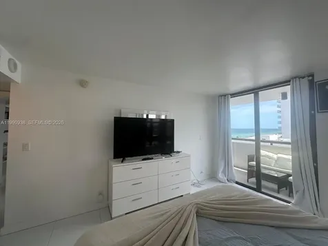 2555 Collins Avenue Miami Beach FL 33140
