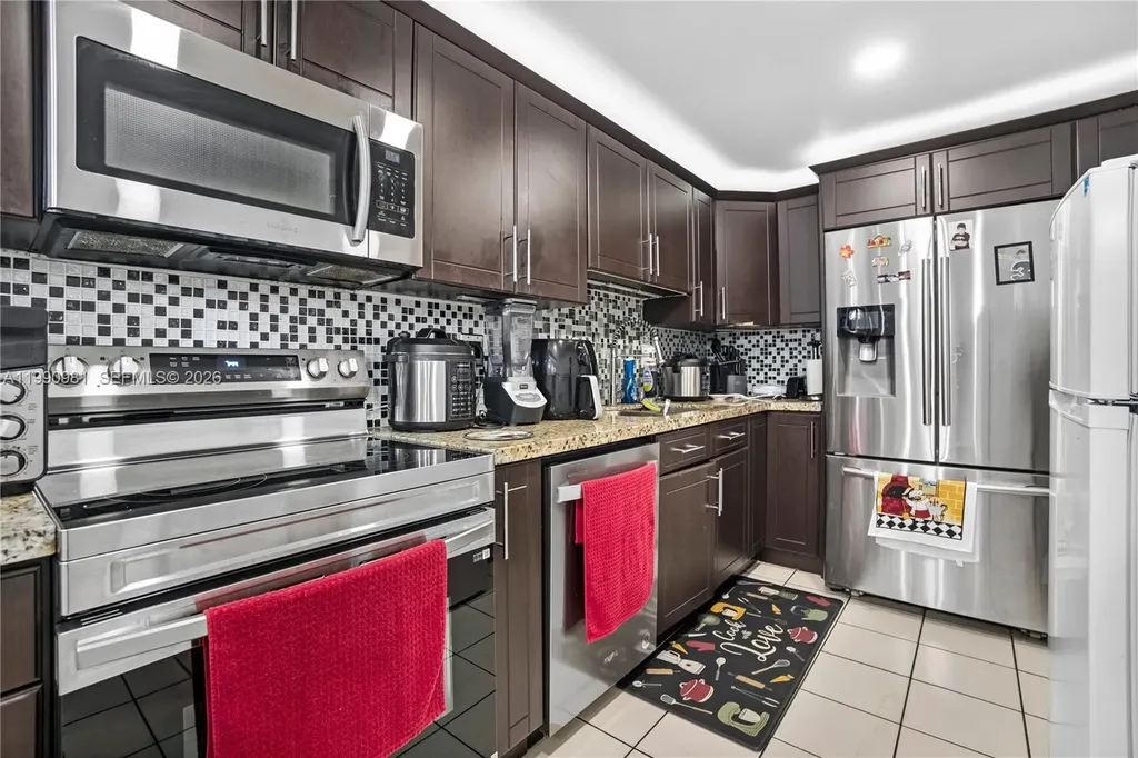 9403 SW 76th Street Miami FL 33173