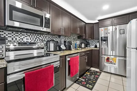 9403 SW 76th Street Miami FL 33173