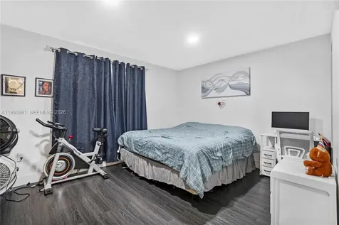 9403 SW 76th Street Miami FL 33173