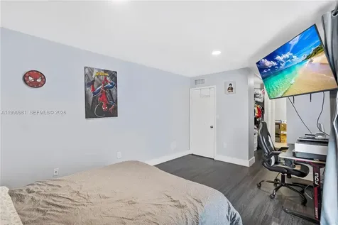 9403 SW 76th Street Miami FL 33173