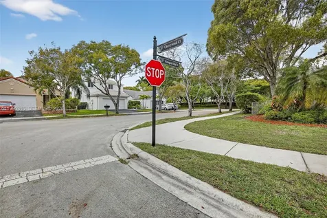 4219 Cherrywood Court Weston FL 33331