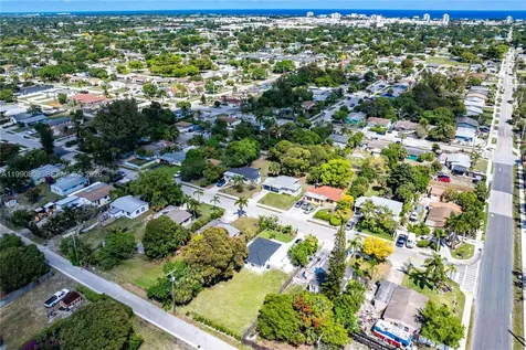 328 SW 11th Avenue Delray Beach FL 33444
