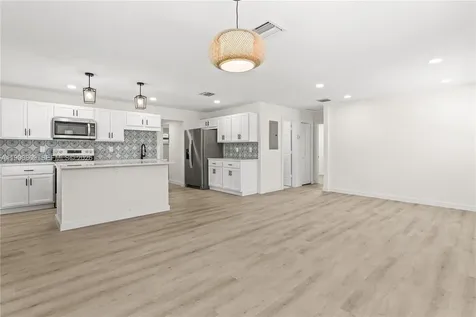 328 SW 11th Avenue Delray Beach FL 33444