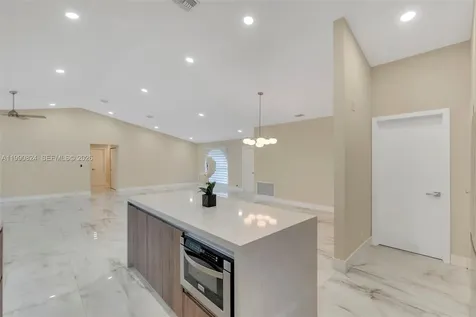 10425 NW 48th Manor Coral Springs FL 33076