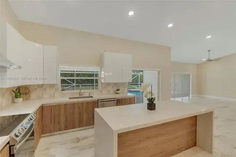 10425 NW 48th Manor Coral Springs FL 33076