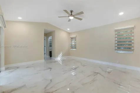 10425 NW 48th Manor Coral Springs FL 33076
