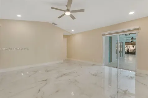 10425 NW 48th Manor Coral Springs FL 33076