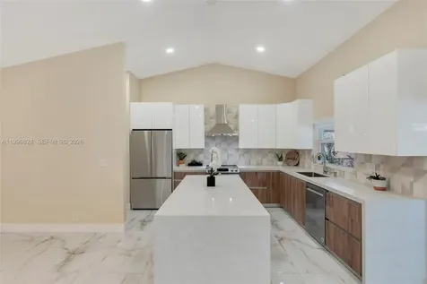 10425 NW 48th Manor Coral Springs FL 33076
