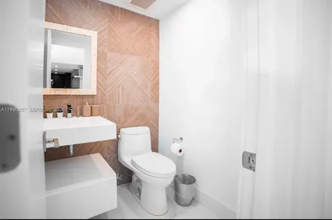 5600 Collins Avenue Miami Beach FL 33140