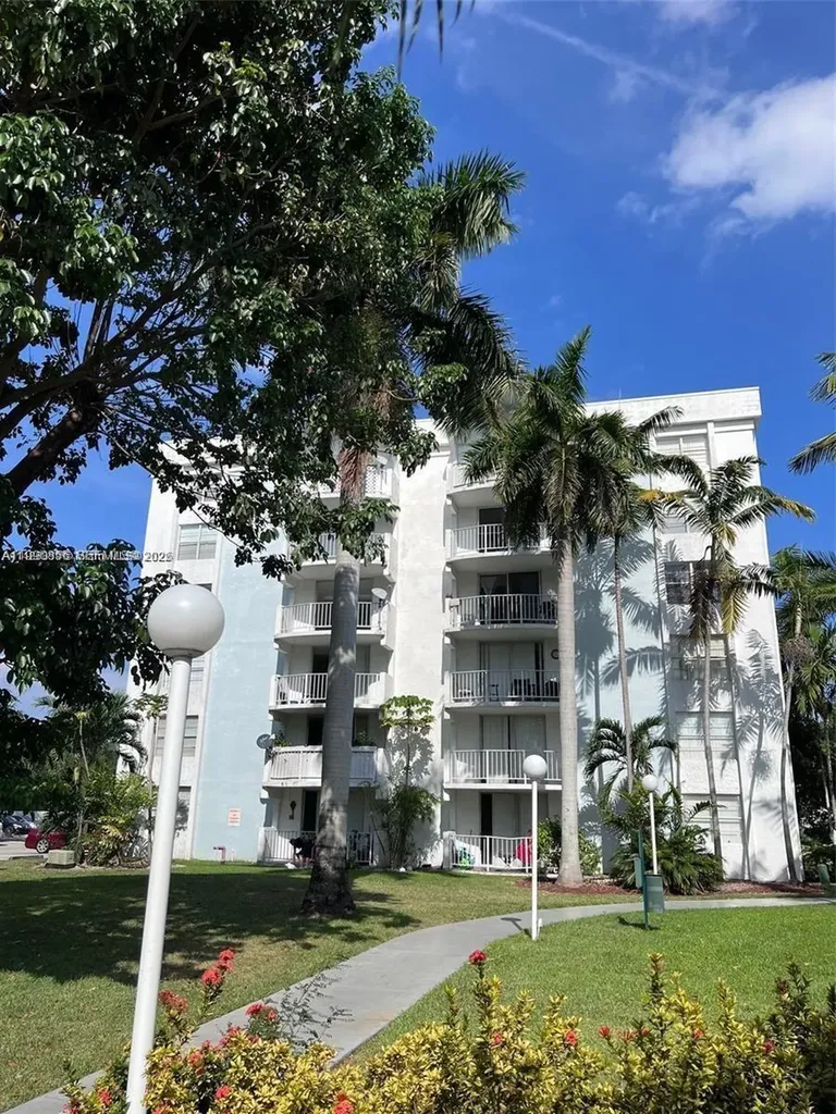 486 NW 165th Street Road Miami FL 33169