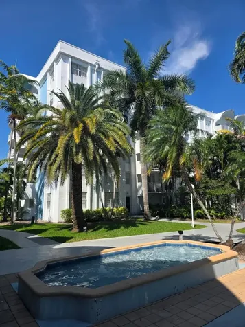486 NW 165th Street Road Miami FL 33169