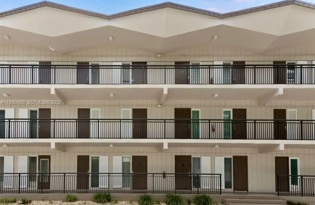 1967 S Ocean Boulevard Lauderdale By The Sea FL 33062