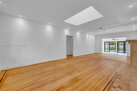 880 NE 72nd Terrace Miami FL 33138