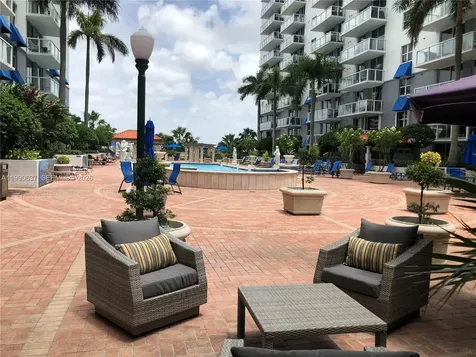5099 NW 7th Street Miami FL 33126