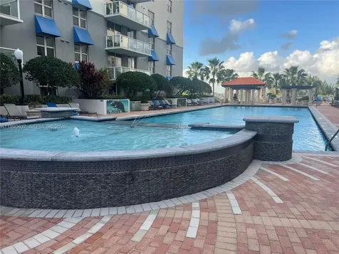 5099 NW 7th Street Miami FL 33126