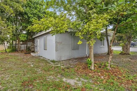 2901 NW 9th Court Fort Lauderdale FL 33311