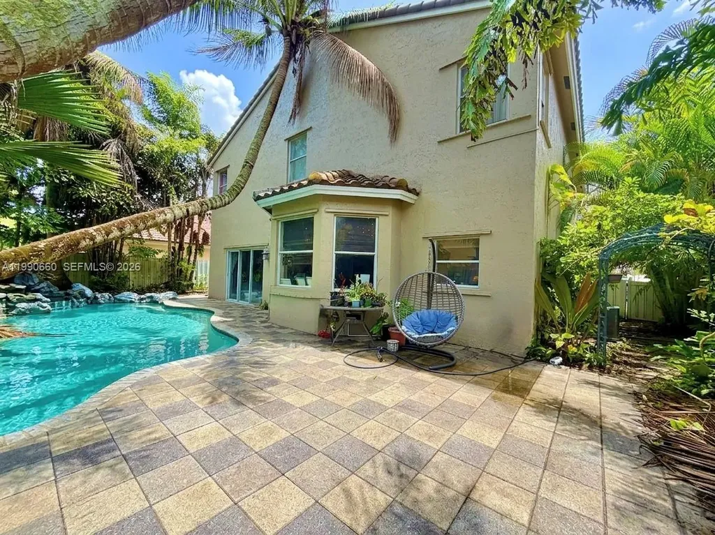 1040 NW 185th Avenue Pembroke Pines FL 33029
