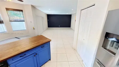 1040 NW 185th Avenue Pembroke Pines FL 33029