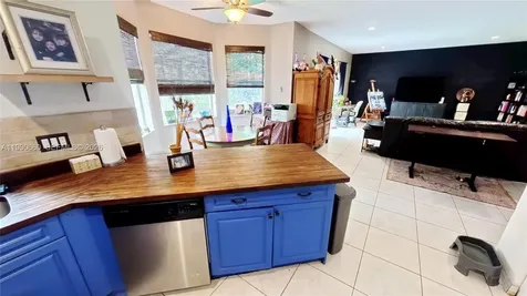 1040 NW 185th Avenue Pembroke Pines FL 33029