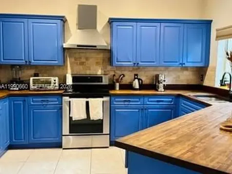 1040 NW 185th Avenue Pembroke Pines FL 33029