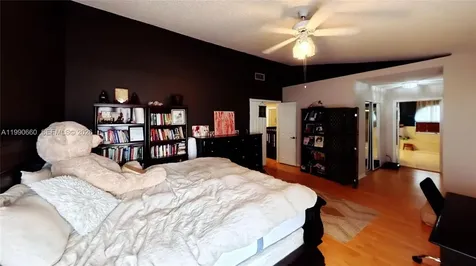 1040 NW 185th Avenue Pembroke Pines FL 33029