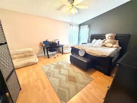 1040 NW 185th Avenue Pembroke Pines FL 33029