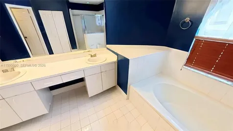 1040 NW 185th Avenue Pembroke Pines FL 33029