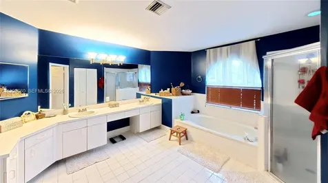 1040 NW 185th Avenue Pembroke Pines FL 33029
