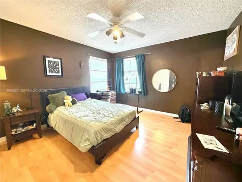 1040 NW 185th Avenue Pembroke Pines FL 33029