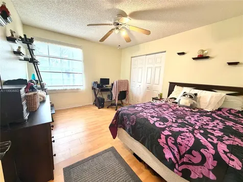 1040 NW 185th Avenue Pembroke Pines FL 33029