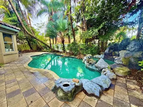 1040 NW 185th Avenue Pembroke Pines FL 33029