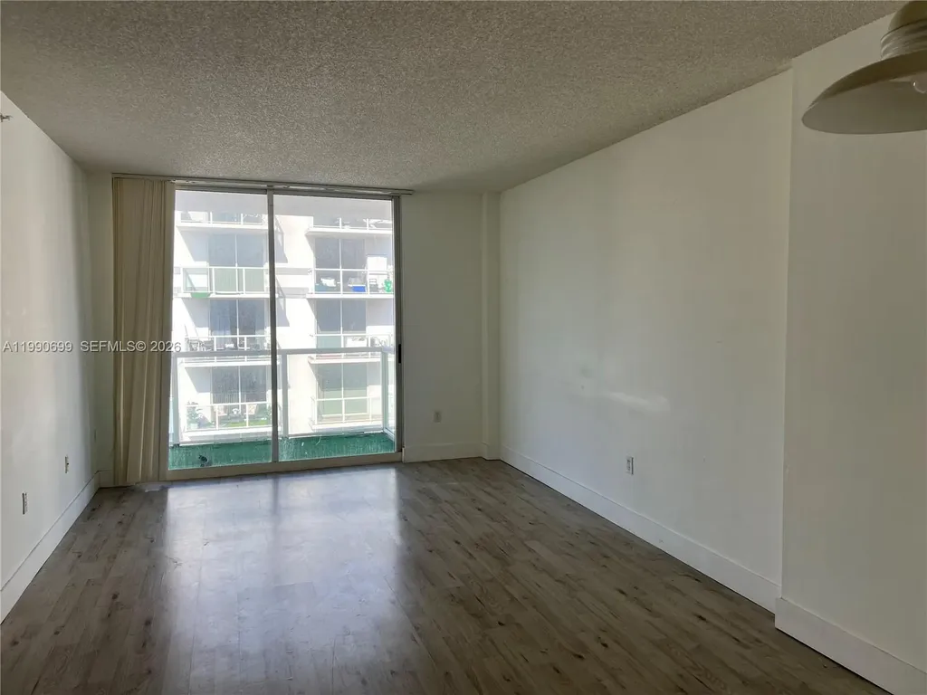 5091 NW 7th Street Miami FL 33126