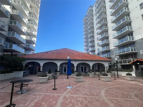 5091 NW 7th Street Miami FL 33126