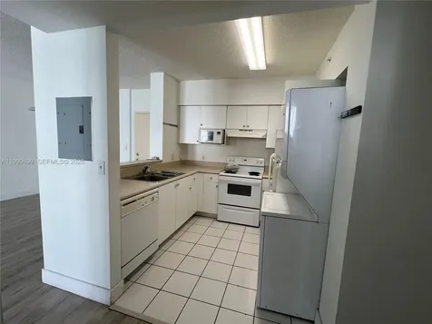 5091 NW 7th Street Miami FL 33126