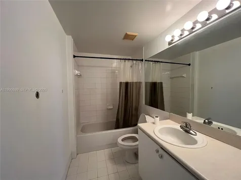 5091 NW 7th Street Miami FL 33126