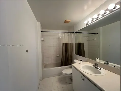 5091 NW 7th Street Miami FL 33126