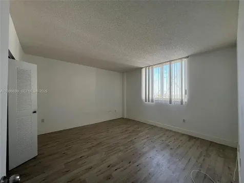 5091 NW 7th Street Miami FL 33126