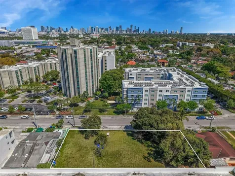 1000 SW 30th Avenue Miami FL 33135