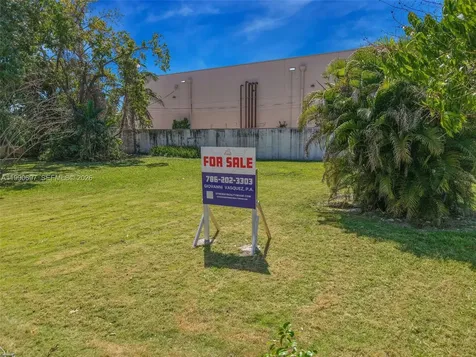 1000 SW 30th Avenue Miami FL 33135