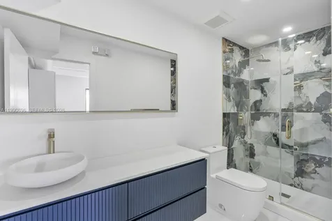 2075 W 76th Street Hialeah FL 33016
