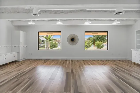 2075 W 76th Street Hialeah FL 33016