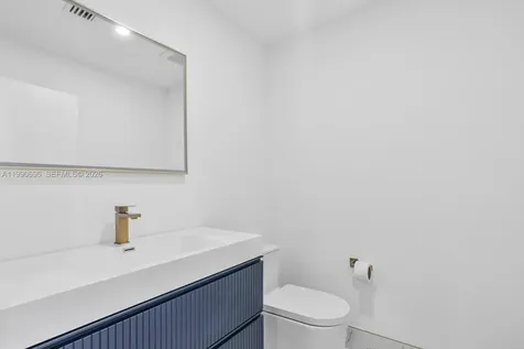 2075 W 76th Street Hialeah FL 33016