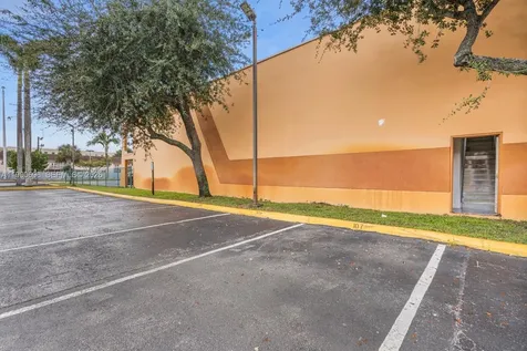 2075 W 76th Street Hialeah FL 33016