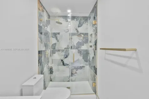 2075 W 76th Street Hialeah FL 33016
