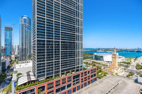 121 NE 5th Street Miami FL 33132