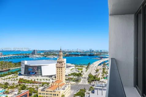 121 NE 5th Street Miami FL 33132