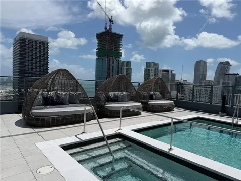 121 NE 5th Street Miami FL 33132