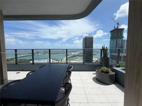 121 NE 5th Street Miami FL 33132